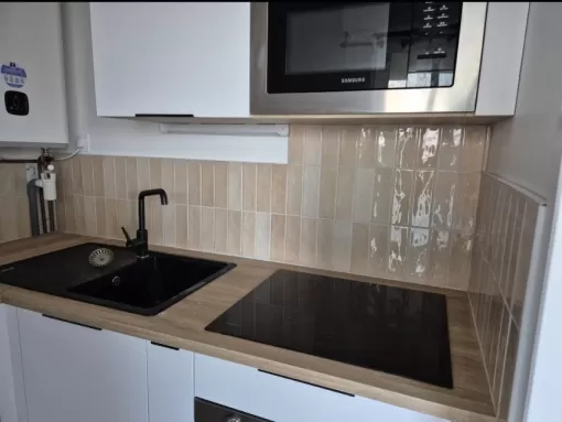 Pose d'une crédence de type Zelige sur Merinac, Bordeaux, LUKIBÂT